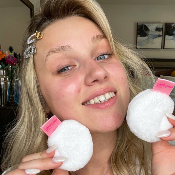 The Original MakeUp Eraser - Picture 7 of 9